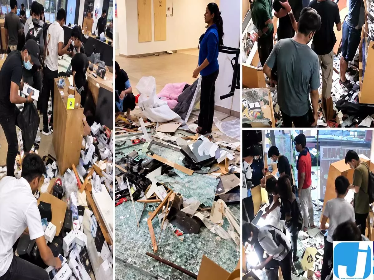 LPU मॉल में लूटपाट का वीडियो वायरल, PS5 और महंगे गैजेट्स गायब LPU मॉल में लूटपाट का वीडियो वायरल, PS5 और महंगे गैजेट्स गायब