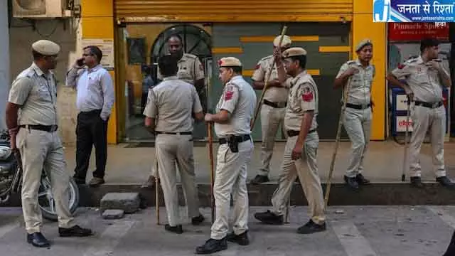AAP कार्यकर्ताओं पर हेड कॉन्स्टेबल से मारपीट का आरोप, FIR की तैयारी AAP कार्यकर्ताओं पर हेड कॉन्स्टेबल से मारपीट का आरोप, FIR की तैयारी