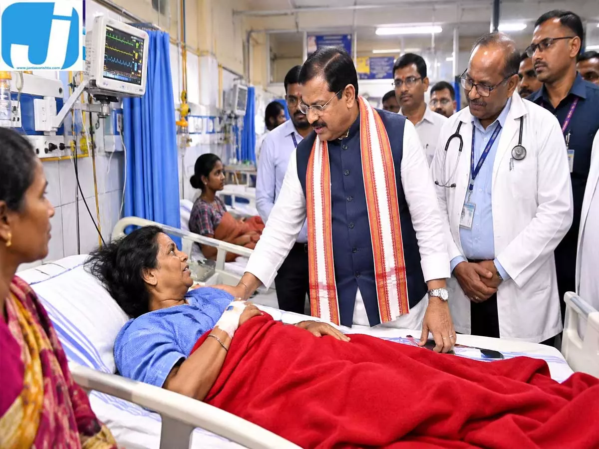 सिम्स पहुंचे स्वास्थ्य मंत्री श्याम बिहारी जायसवाल, मरीजों से लिया इलाज और सुविधाओं का फीडबैक