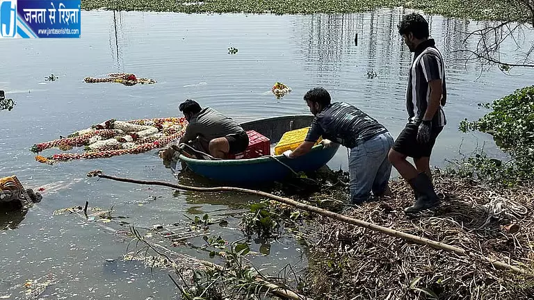 गणेश विसर्जन के बाद झील से निकला 720 किलो कचरा, 500 किलो POP मूर्तियां गणेश विसर्जन के बाद झील से निकला 720 किलो कचरा, 500 किलो POP मूर्तियां