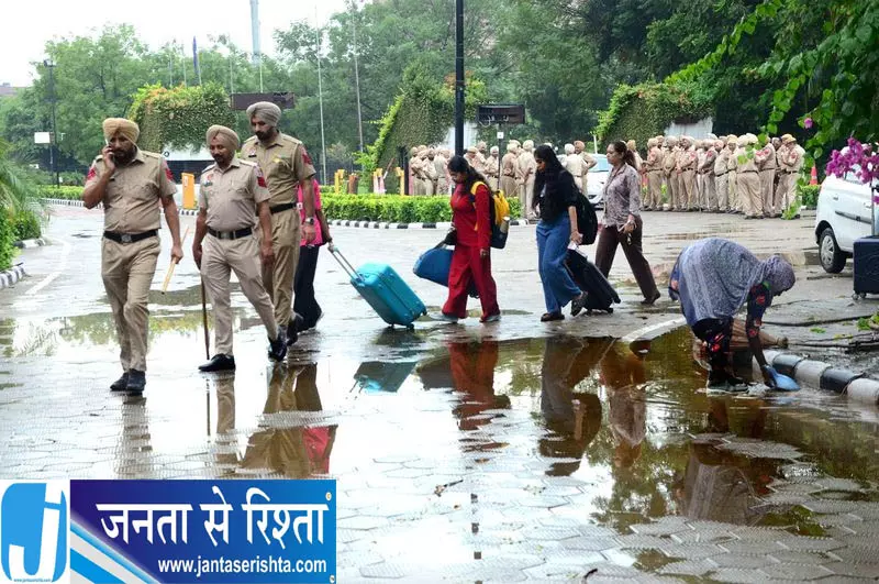 अमृतसर के नेताओं ने LPU छात्रों का समर्थन किया अमृतसर के नेताओं ने LPU छात्रों का समर्थन किया
