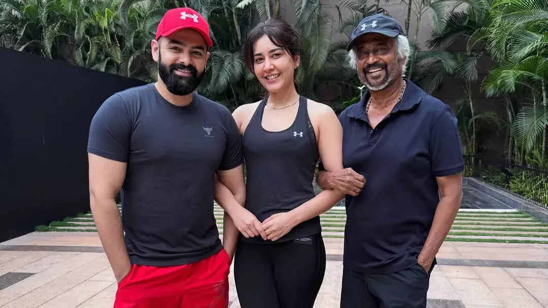 राशि खन्ना ने रजनीकांत और राम पोथिनेनी संग साझा कीं तस्वीरें राशि खन्ना ने रजनीकांत और राम पोथिनेनी संग साझा कीं तस्वीरें