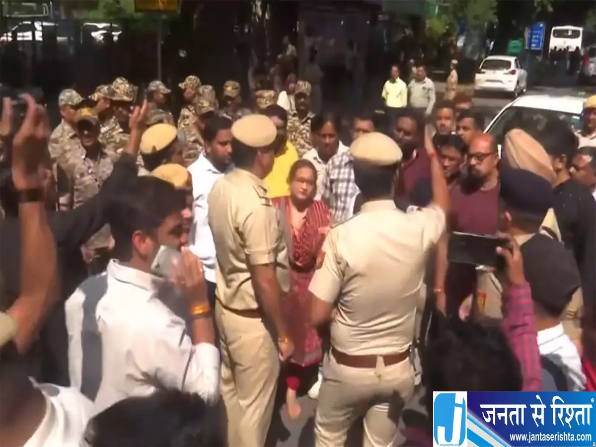 दिल्ली में AAP का जोरदार प्रदर्शन कई नेता और कार्यकर्ता हिरासत में दिल्ली में AAP का जोरदार प्रदर्शन कई नेता और कार्यकर्ता हिरासत में