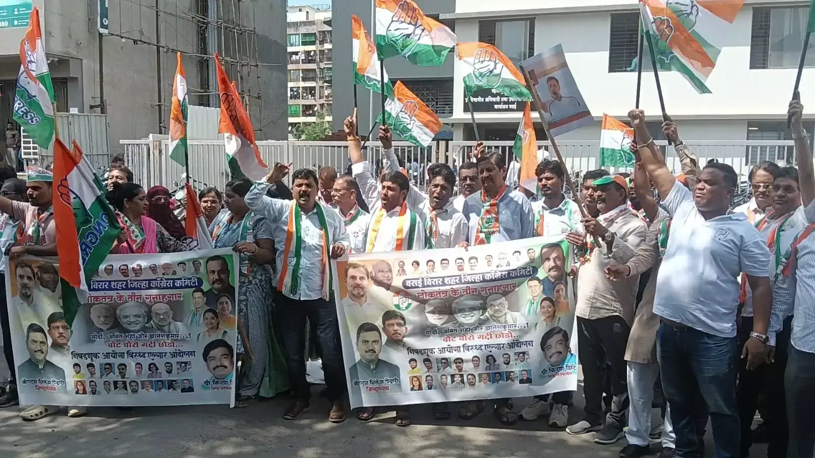 नालासोपारा में कांग्रेस ने फूंका पुतला, पुनरीक्षण प्रक्रिया पर जताया विरोध नालासोपारा में कांग्रेस ने फूंका पुतला, पुनरीक्षण प्रक्रिया पर जताया विरोध