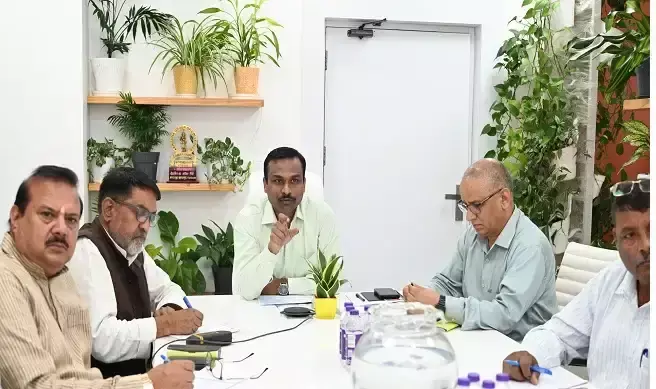 अंतिम मतदाता सूची को लेकर राजनीतिक दलों के साथ हुई बैठक अंतिम मतदाता सूची को लेकर राजनीतिक दलों के साथ हुई बैठक