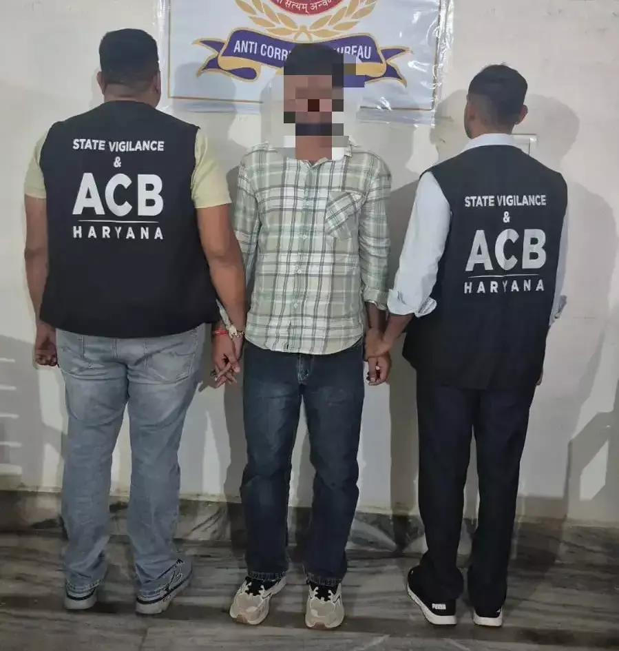 करनाल नगर निगम में रिश्वत लेते क्लर्क पर कार्रवाई करनाल नगर निगम में रिश्वत लेते क्लर्क पर कार्रवाई