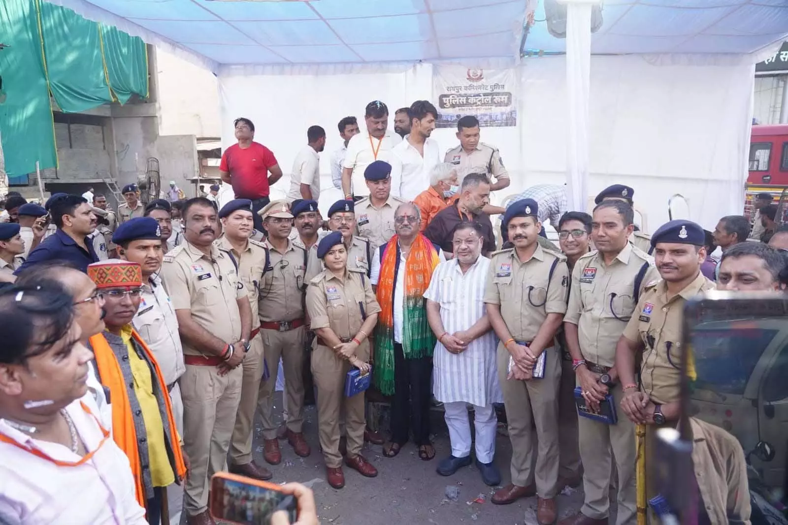 बृजमोहन अग्रवाल ने गणेश झांकी का किया भव्य स्वागत बृजमोहन अग्रवाल ने गणेश झांकी का किया भव्य स्वागत