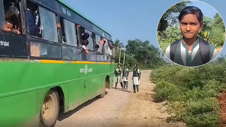 बस स्टॉप पर नहीं रुकी KSRTC बस, परीक्षा देने जा रहे छात्रों ने किया विरोध बस स्टॉप पर नहीं रुकी KSRTC बस, परीक्षा देने जा रहे छात्रों ने किया विरोध