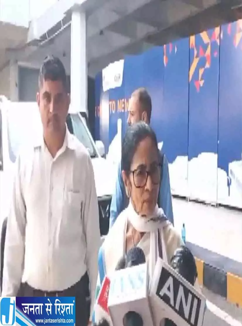 INDIA बैठक से पहले ममता बनर्जी का CEC पर तीखा वार INDIA बैठक से पहले ममता बनर्जी का CEC पर तीखा वार