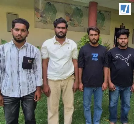 इजराइली महिला पर्यटक से दुर्व्यवहार, वायरल वीडियो के बाद 4 आरोपी गिरफ्तार इजराइली महिला पर्यटक से दुर्व्यवहार, वायरल वीडियो के बाद 4 आरोपी गिरफ्तार