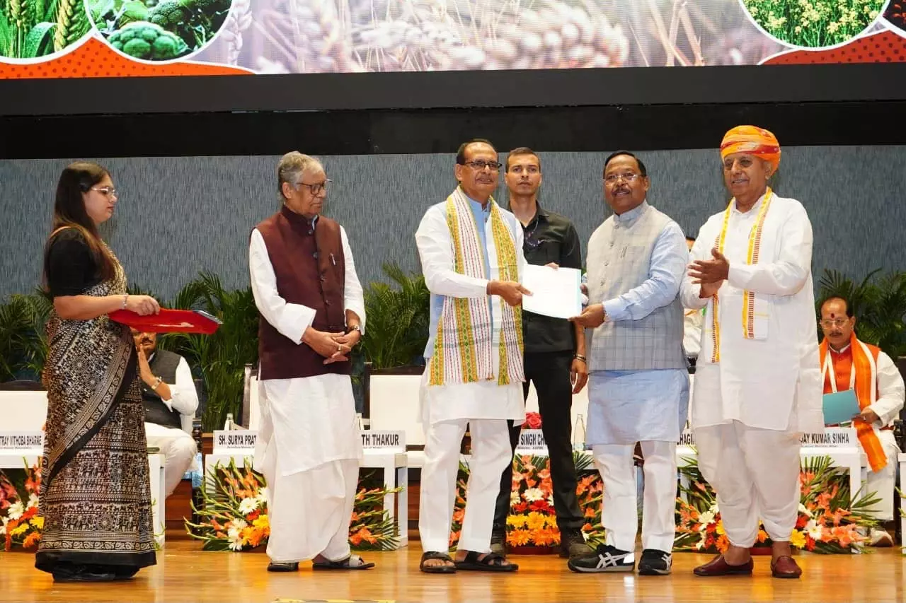 नई दिल्ली राष्ट्रीय कृषि सम्मेलन में शामिल हुए मंत्री रामविचार नेताम नई दिल्ली राष्ट्रीय कृषि सम्मेलन में शामिल हुए मंत्री रामविचार नेताम