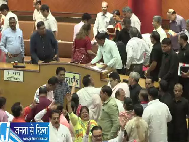 सुरक्षा कर्मियों से धक्का मुक्की का आरोप MCD में बढ़ा विवाद सुरक्षा कर्मियों से धक्का मुक्की का आरोप MCD में बढ़ा विवाद