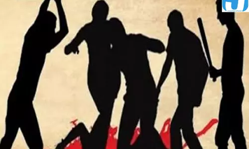 चोरी के शकमें भीड़ ने तीन को पीटा, एक की मौत चोरी के शकमें भीड़ ने तीन को पीटा, एक की मौत