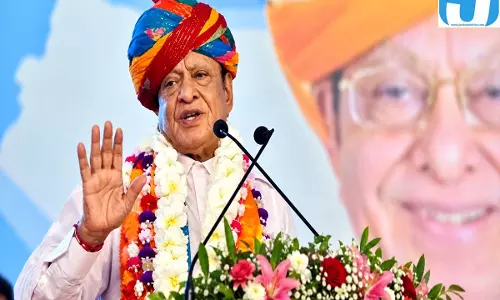 गुजरात की सियासत में हलचल, कांग्रेस में लौट सकते हैं पूर्व CM वाघेला गुजरात की सियासत में हलचल, कांग्रेस में लौट सकते हैं पूर्व CM वाघेला