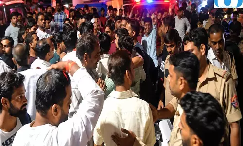 कानपुर में प्रतिबंधित मांस मिलने पर बवाल, हिंदू संगठनों ने थाने में किया हंगामा