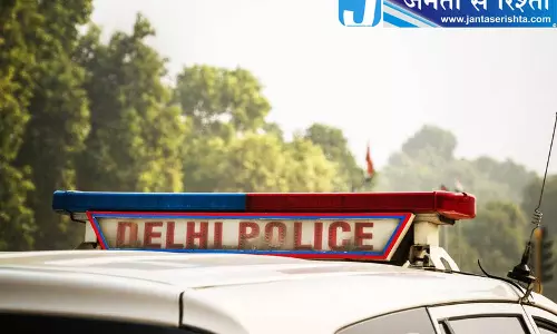 महिला ड्रग तस्कर के घर से 56 लाख जब्त महिला ड्रग तस्कर के घर से 56 लाख जब्त