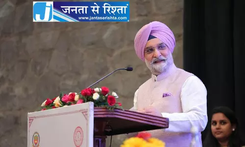 दौलत राम कॉलेज की छात्राओं से मिले दिल्ली LG