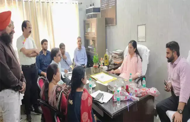 नारनौल में बाजरा बिक्री को लेकर किसानों को ऑनलाइन शेड्यूल की जानकारी
