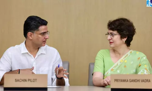 CWC बैठक में चुनाव आयोग पर मंथन, प्रियंका गांधी बोलीं- ज्ञानेश कुमार को इस्तीफे के लिए मजबूर करेंगे CWC बैठक में चुनाव आयोग पर मंथन, प्रियंका गांधी बोलीं- ज्ञानेश कुमार को इस्तीफे के लिए मजबूर करेंगे