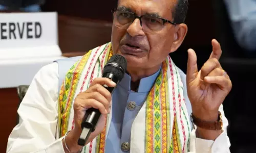 अंतरराष्ट्रीय महंगाई का बोझ किसानों पर नहीं डालेंगे: शिवराज सिंह अंतरराष्ट्रीय महंगाई का बोझ किसानों पर नहीं डालेंगे: शिवराज सिंह