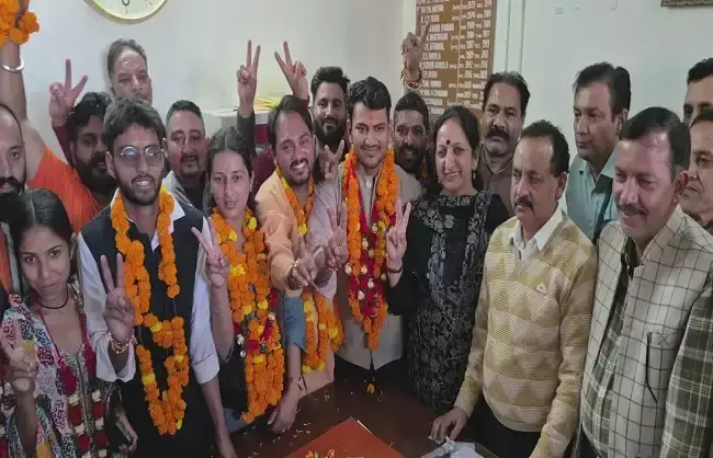 छात्रसंघ चुनाव में एबीवीपी का प्रदर्शन, तीन बड़े पदों पर जीत