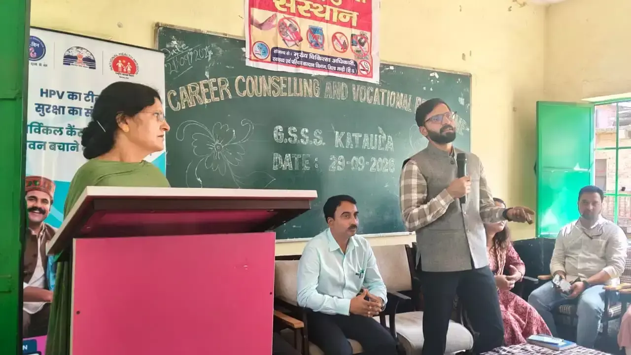 कैरियर चयन को लेकर कटौला में युवाओं का किया मार्गदर्शन