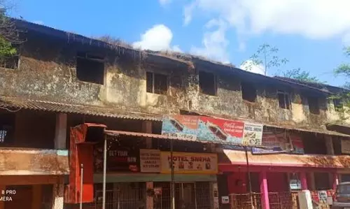 पुन्नमदा में दर्दनाक हादसा: हाउसबोट से गिरने के बाद 2 वर्षीय बच्ची की मौत पुन्नमदा में दर्दनाक हादसा: हाउसबोट से गिरने के बाद 2 वर्षीय बच्ची की मौत