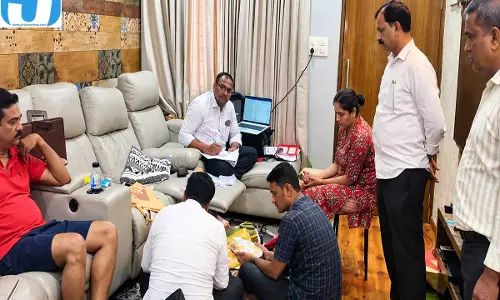सरकारी डॉक्टर की काली कमाई पर बड़ा खुलासा, करोड़ों की संपत्ति बरामद सरकारी डॉक्टर की काली कमाई पर बड़ा खुलासा, करोड़ों की संपत्ति बरामद