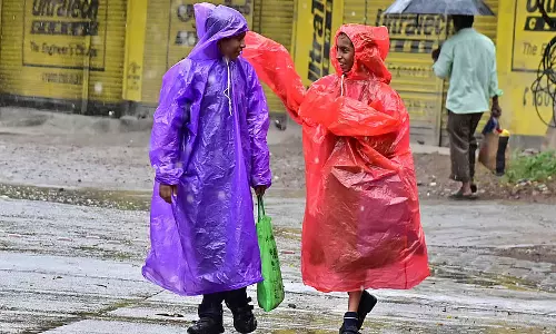 कर्नाटक में भारी बारिश से कई जगह भूस्खलन, तमिलनाडु की ओर यातायात प्रभावित कर्नाटक में भारी बारिश से कई जगह भूस्खलन, तमिलनाडु की ओर यातायात प्रभावित