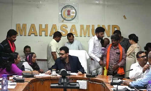 कलेक्टर विनय कुमार लंगेह ने जनदर्शन में सुनी आमजनों की समस्याएं