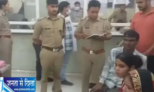 बूलगढ़ी गांव में फिर बढ़ा जातीय तनाव, दलित और ठाकुर पक्ष की मारपीट में नौ घायल बूलगढ़ी गांव में फिर बढ़ा जातीय तनाव, दलित और ठाकुर पक्ष की मारपीट में नौ घायल