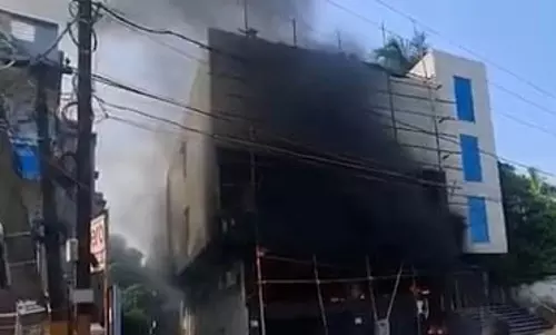 बालेश्वर में मोटरसाइकिल शोरूम में लगी आग