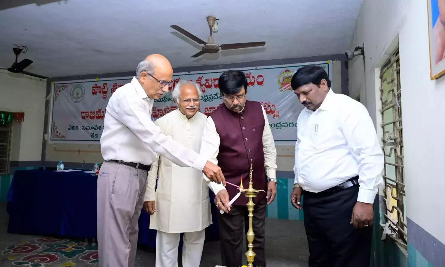 Andhra: गोदावरी, तेलुगु विरासत पर शोध खंड की योजना बनाई गई Andhra: गोदावरी, तेलुगु विरासत पर शोध खंड की योजना बनाई गई