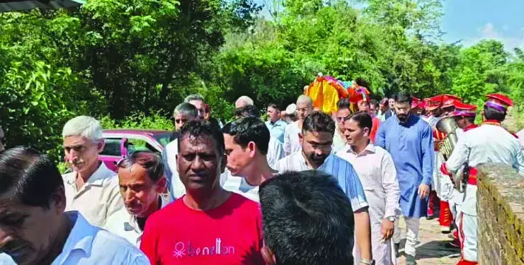 तियारा में मेजर मनकोटिया को दी गई अंतिम विदाई तियारा में मेजर मनकोटिया को दी गई अंतिम विदाई