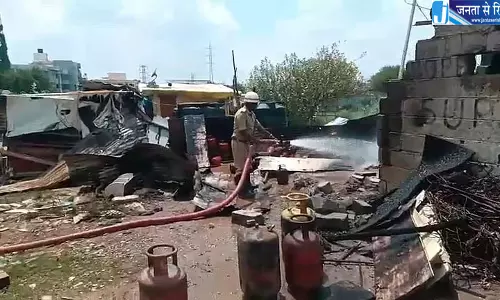 बेंगलुरु में LPG सिलेंडcर में धमाका, अस्थायी शेड क्षतिग्रस्त बेंगलुरु में LPG सिलेंडcर में धमाका, अस्थायी शेड क्षतिग्रस्त