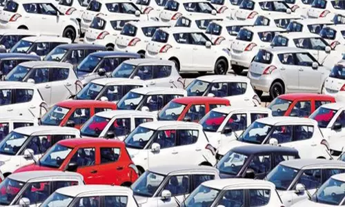 सितंबर में ऑटो बाजार ने पकड़ी रफ्तार कार और बाइक बिक्री में उछाल