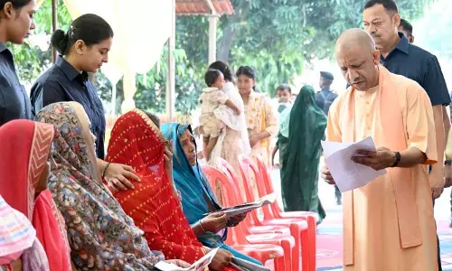 जनता दर्शन में CM योगी ने सुनी फरियाद, अधिकारियों को दिए सख्त निर्देश जनता दर्शन में CM योगी ने सुनी फरियाद, अधिकारियों को दिए सख्त निर्देश