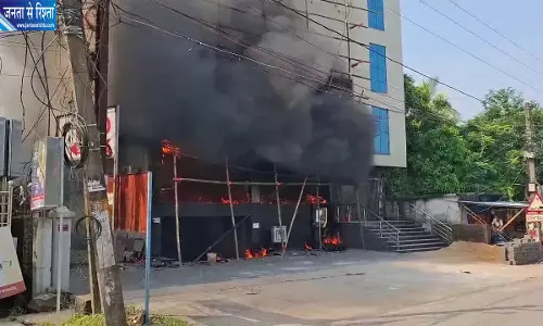 बालेश्वर में मोटरसाइकिल शोरूम में भीषण आग, करीब 15 बाइक जलकर खाक बालेश्वर में मोटरसाइकिल शोरूम में भीषण आग, करीब 15 बाइक जलकर खाक
