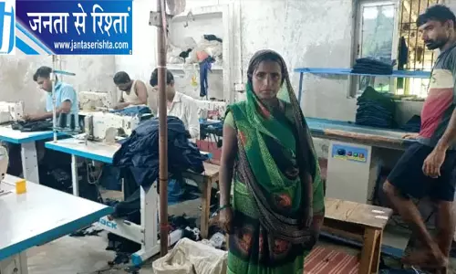 कोरोना में छूटी नौकरी, गांव लौटे प्रवीण के संघर्ष में पत्नी का भरोसा बना सहारा कोरोना में छूटी नौकरी, गांव लौटे प्रवीण के संघर्ष में पत्नी का भरोसा बना सहारा
