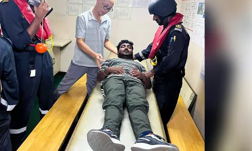 गोवा तट पर कोस्ट गार्ड का रेस्क्यू जहाज से नाविक को बचाया