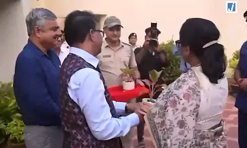 भुवनेश्वर के नंदनकानन में 5 रेस्क्यू किए गए ओरंगुटान का स्वास्थ्य परीक्षण भुवनेश्वर के नंदनकानन में 5 रेस्क्यू किए गए ओरंगुटान का स्वास्थ्य परीक्षण