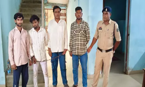 ज्वेलर्स से लूट की कोशिश का खुलासा, 4 आरोपी गिरफ्तार ज्वेलर्स से लूट की कोशिश का खुलासा, 4 आरोपी गिरफ्तार