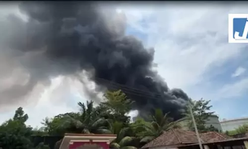 मंगलुरु में एमआरपीएल प्लांट में जोरदार धमाका, आग लगने से एक की मौत; 9 घायल मंगलुरु में एमआरपीएल प्लांट में जोरदार धमाका, आग लगने से एक की मौत; 9 घायल