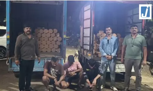 BREAKING : क्राइम ब्रांच ने राजकोट जा रही अवैध शराब की खेप पकड़ी BREAKING : क्राइम ब्रांच ने राजकोट जा रही अवैध शराब की खेप पकड़ी