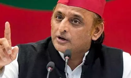 अखिलेश यादव के बिजली वाले बयान पर एके शर्मा का पलटवार अखिलेश यादव के बिजली वाले बयान पर एके शर्मा का पलटवार