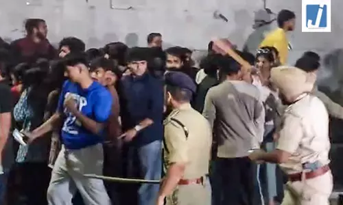 एलपीयू में हुई हिंसा पर हाई कोर्ट ने पंजाब सरकार से मांगी स्टेटस रिपोर्ट एलपीयू में हुई हिंसा पर हाई कोर्ट ने पंजाब सरकार से मांगी स्टेटस रिपोर्ट