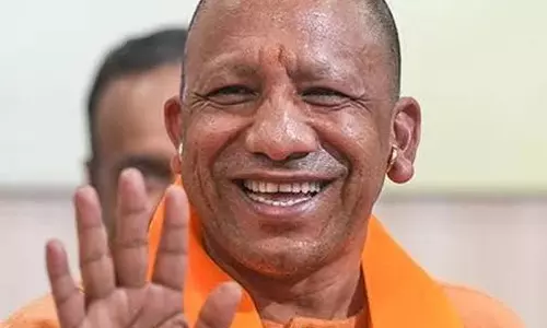 9 महीने की यशी को देख पसीजा CM योगी का दिल, प्रतिभा मौत मामले में न्याय का भरोसा 9 महीने की यशी को देख पसीजा CM योगी का दिल, प्रतिभा मौत मामले में न्याय का भरोसा