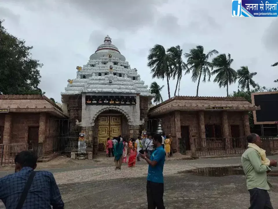 छह साल बाद भक्तों के लिए खुला श्री गुंडिचा मंदिर, पहले तीन दिन प्रवेश मुफ्त छह साल बाद भक्तों के लिए खुला श्री गुंडिचा मंदिर, पहले तीन दिन प्रवेश मुफ्त