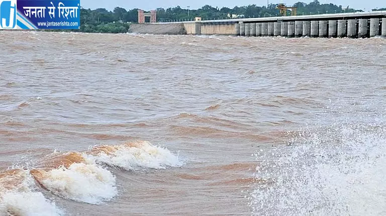 तेलंगाना को पानी देने के प्रस्ताव पर कर्नाटक में विरोध, किसान संगठनों ने सरकार को चेताया तेलंगाना को पानी देने के प्रस्ताव पर कर्नाटक में विरोध, किसान संगठनों ने सरकार को चेताया