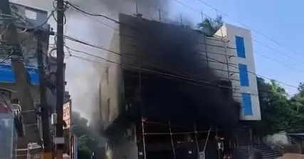 बालेश्वर में मोटरसाइकिल शोरूम में लगी आग बालेश्वर में मोटरसाइकिल शोरूम में लगी आग